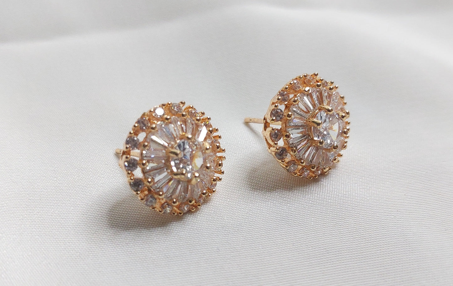 Round Shaped Earrings with Crystal Clear Stones