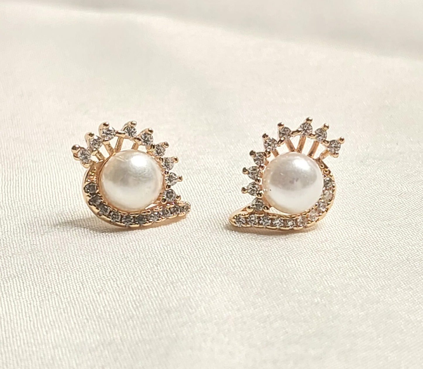 Pearl Eye Earrings