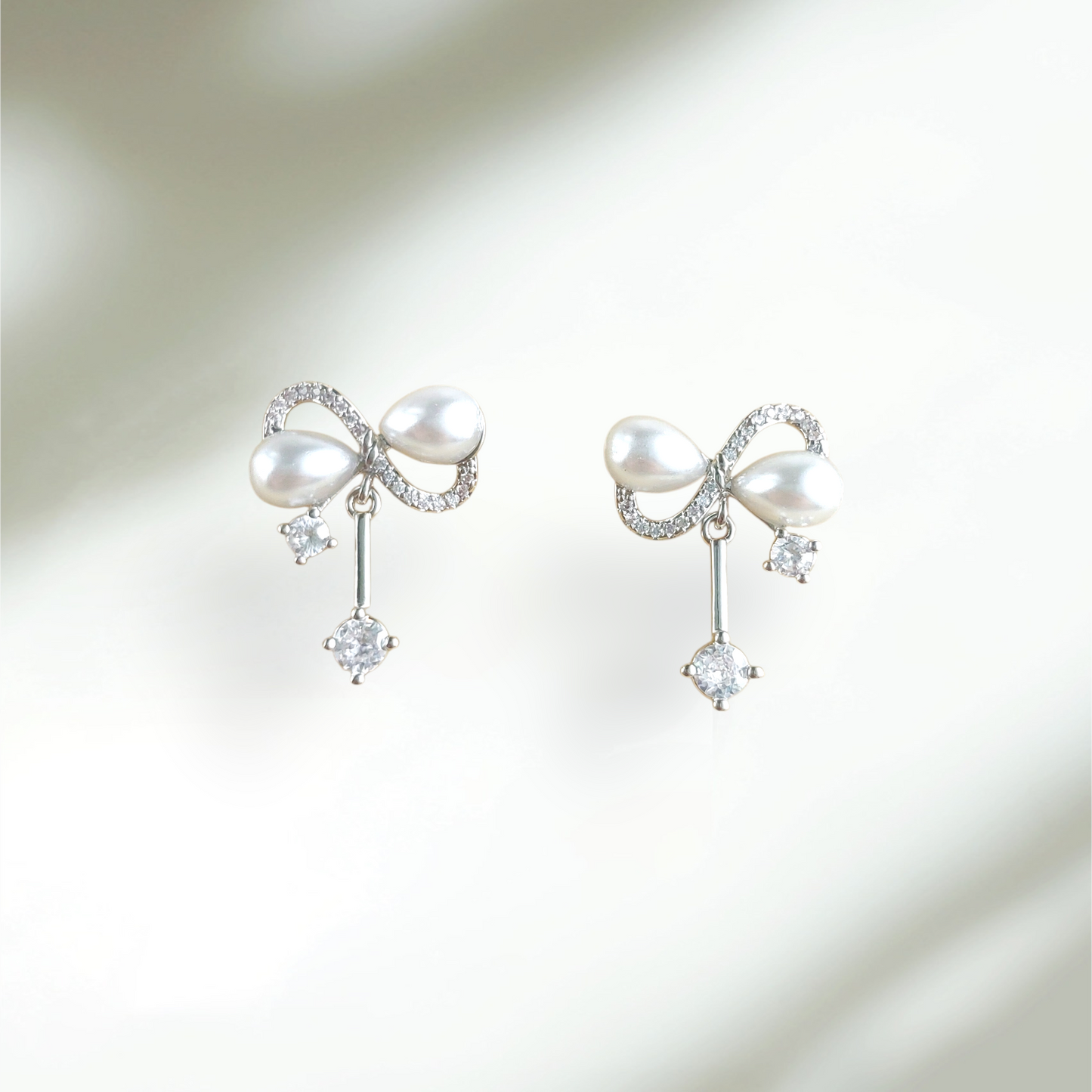 Bow Pearl Earrings