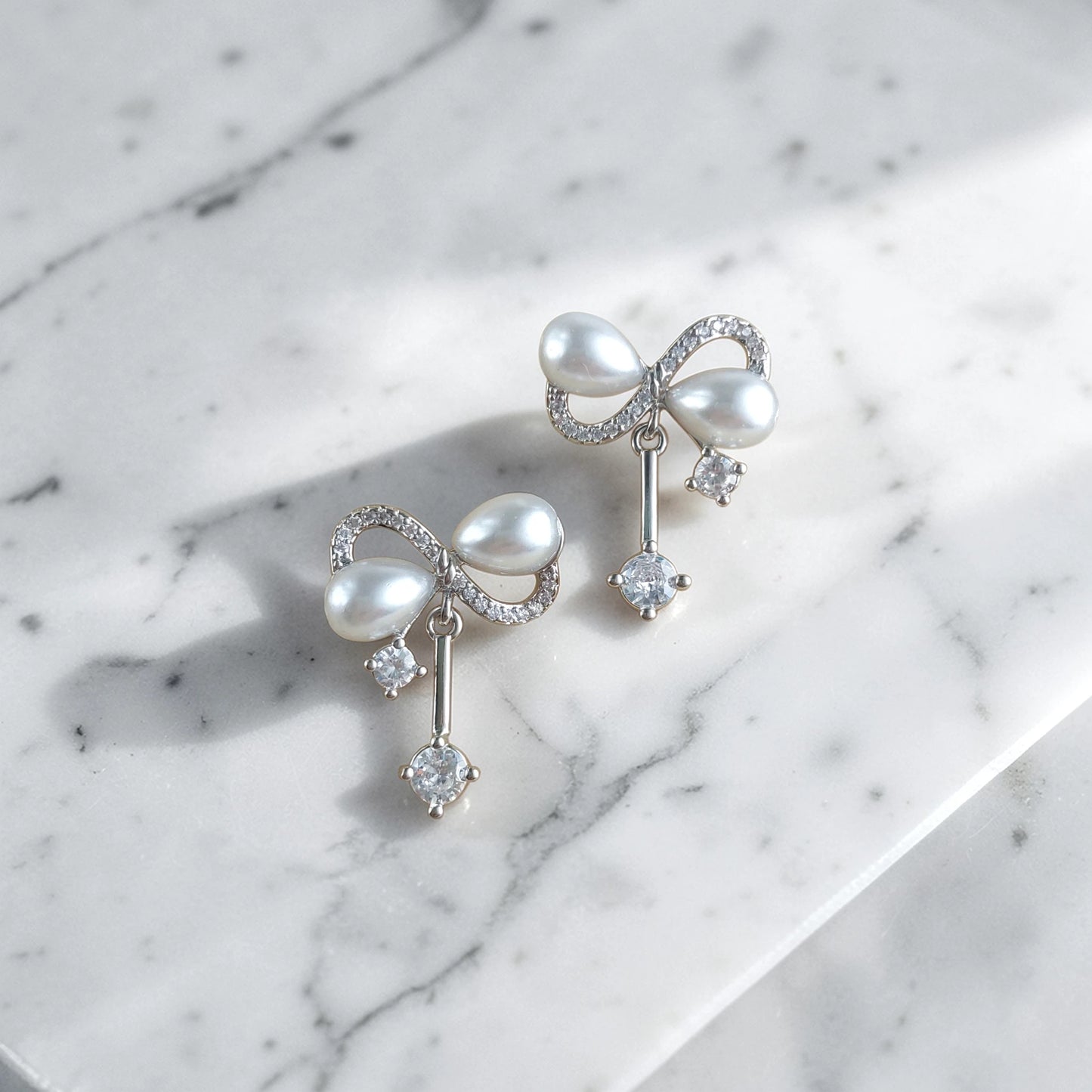 Bow Pearl Earrings