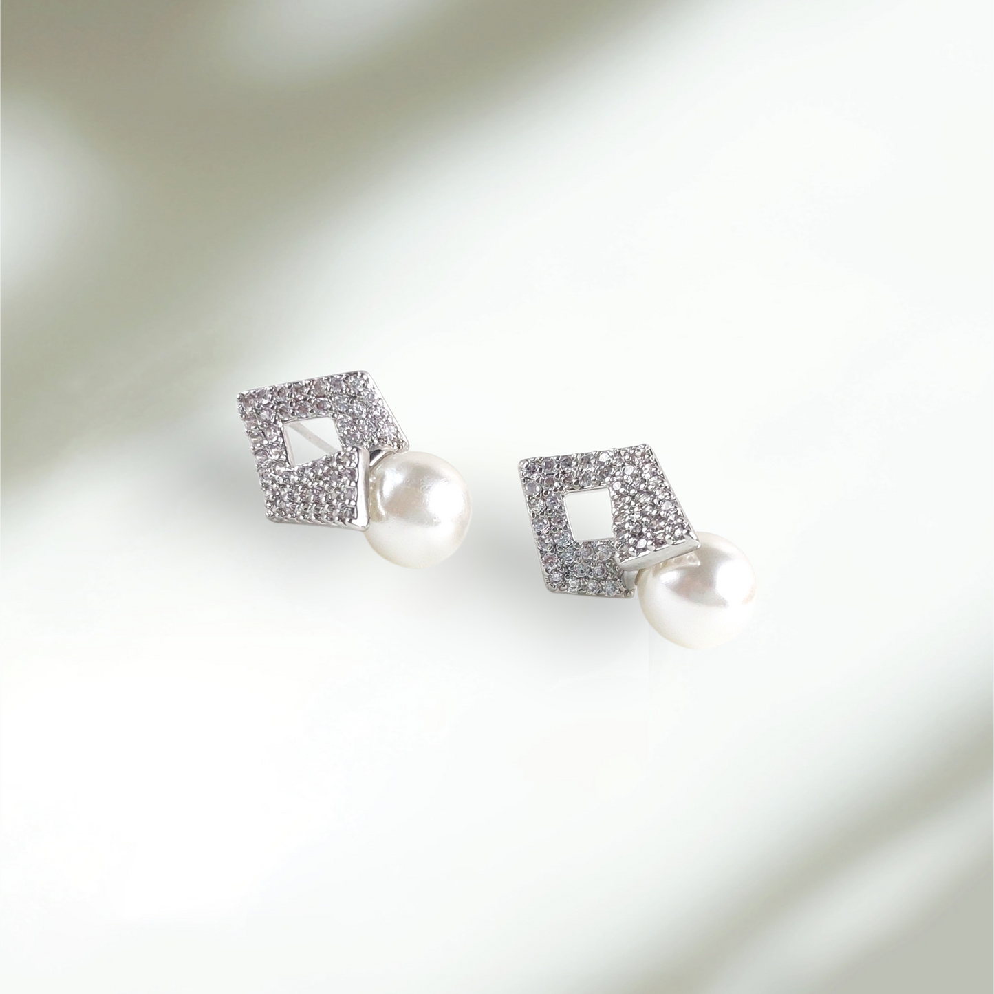 Quadrangle Pearl Earrings