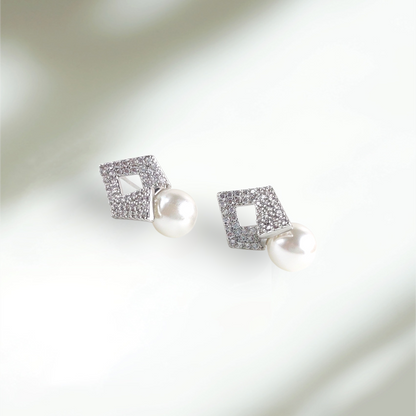 Quadrangle Pearl Earrings