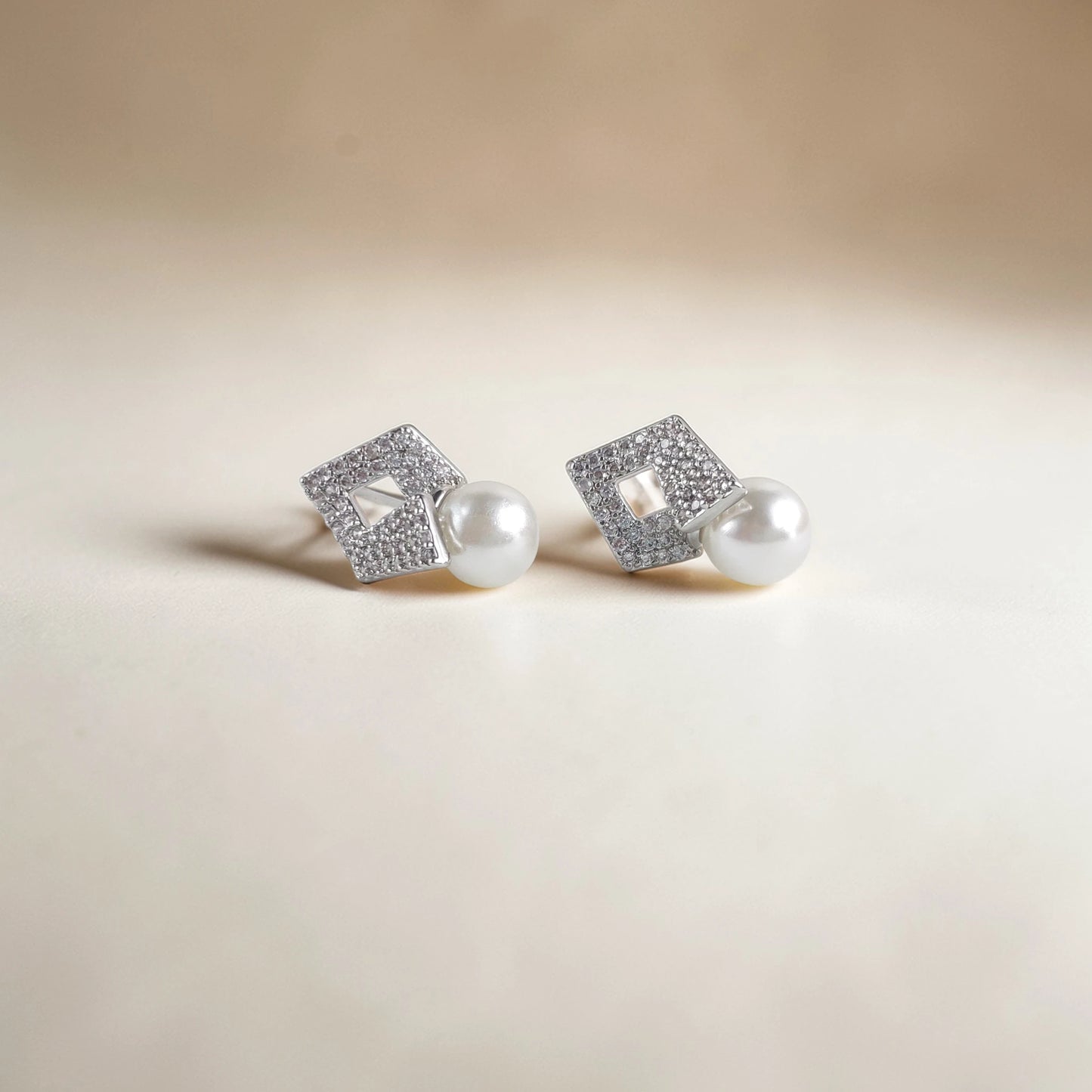Quadrangle Pearl Earrings