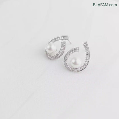 Pearl Half Earrings