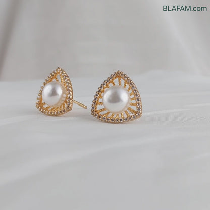 Curve Triangle with Pearl Earrings